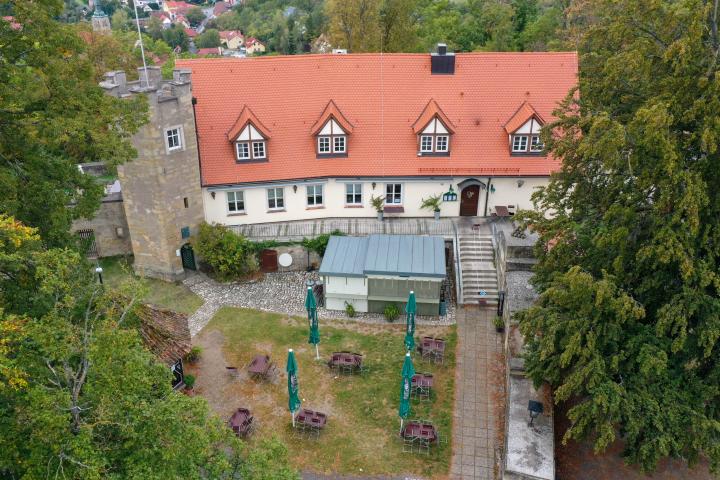 Burghof mit Burg